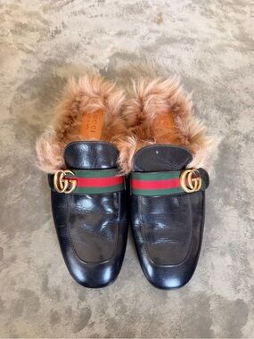 Gucci Shearling Slippers in Taupe Fur with Tan Leather Patch